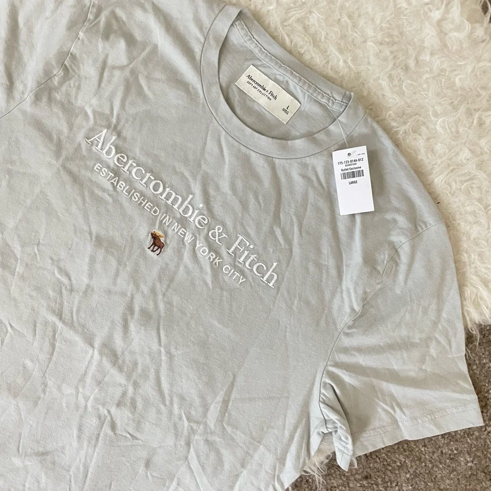 (BNWT) Abercrombie Light Blue/Gray Shirt - Picture 3 of 3